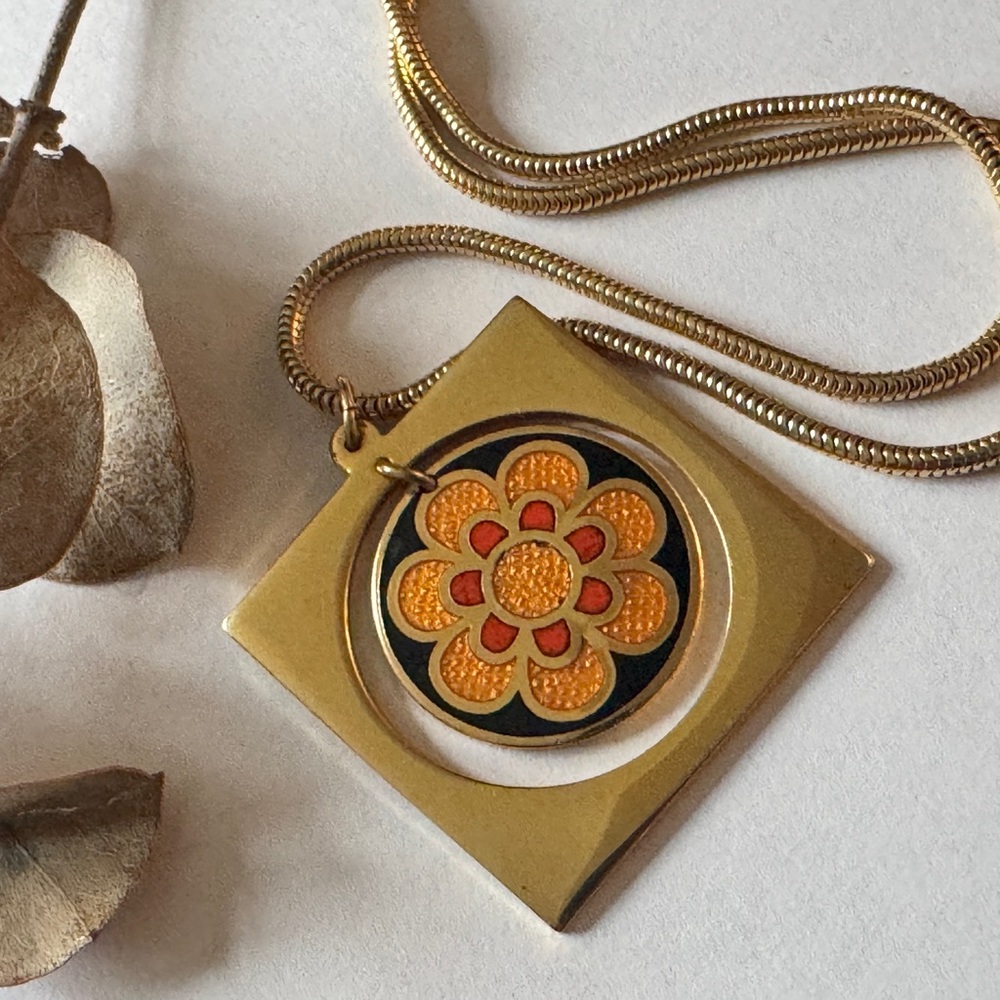 1970s vintage Floral Pendant Necklace